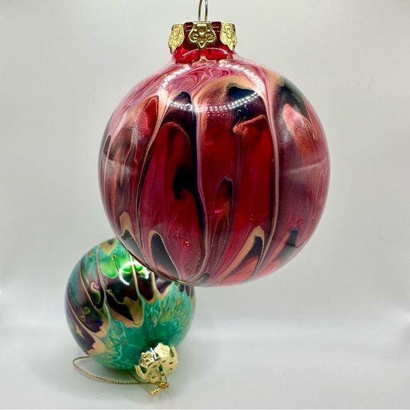 Pair of Marble Inside-Drip Painted Christmas Tree Glass Ball Ornaments - Picture 4 of 10